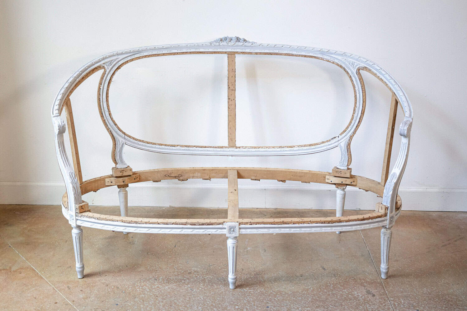 French Louis XVI Style 1900s Light Blue Canapé en Corbeille with Carved Motifs - JAA