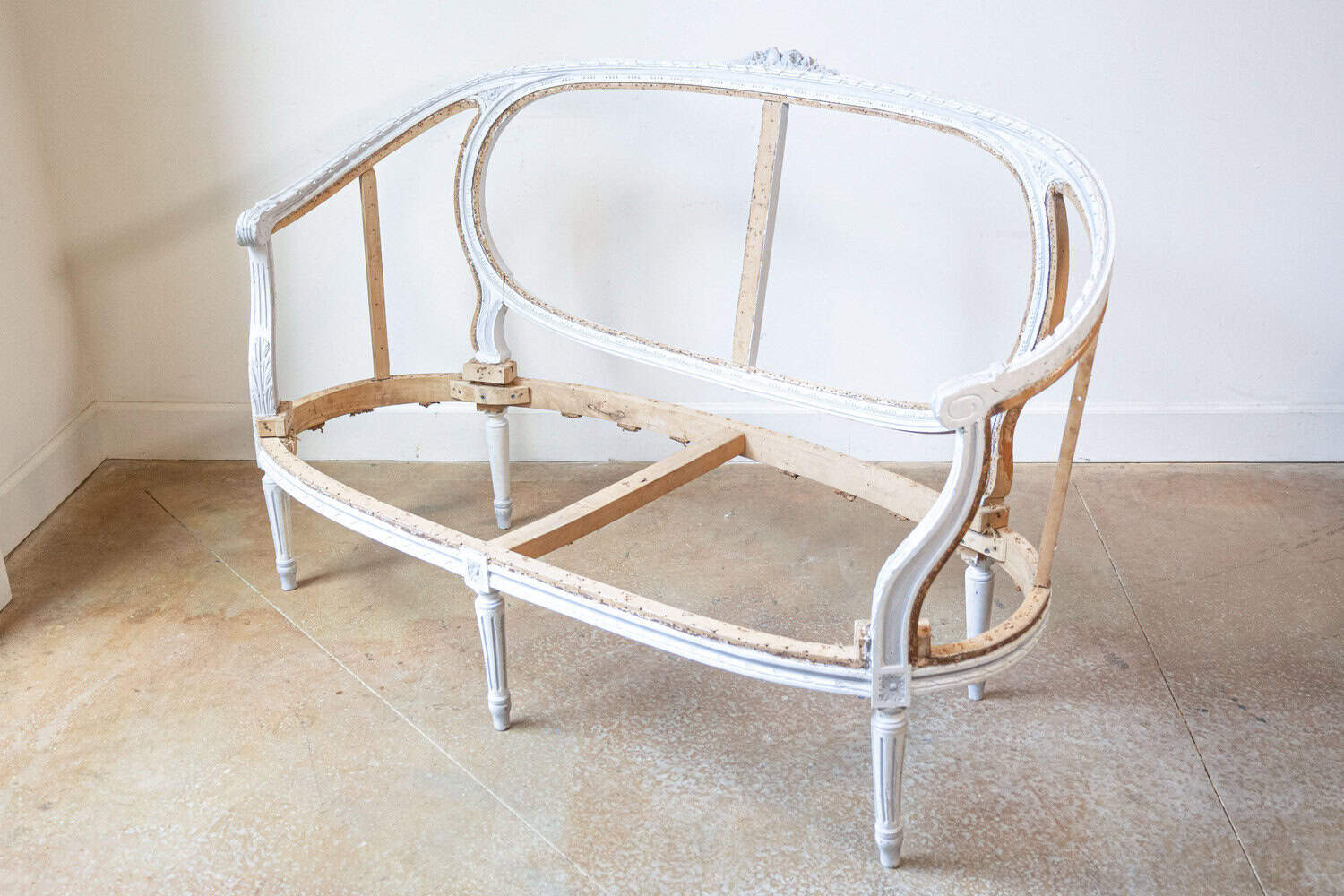 French Louis XVI Style 1900s Light Blue Canapé en Corbeille with Carved Motifs - JAA