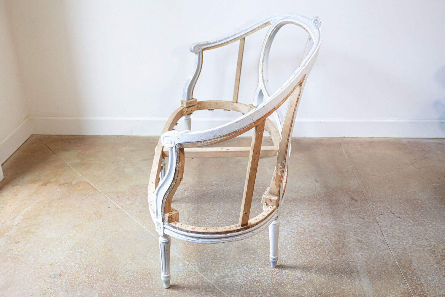 French Louis XVI Style 1900s Light Blue Canapé en Corbeille with Carved Motifs - JAA