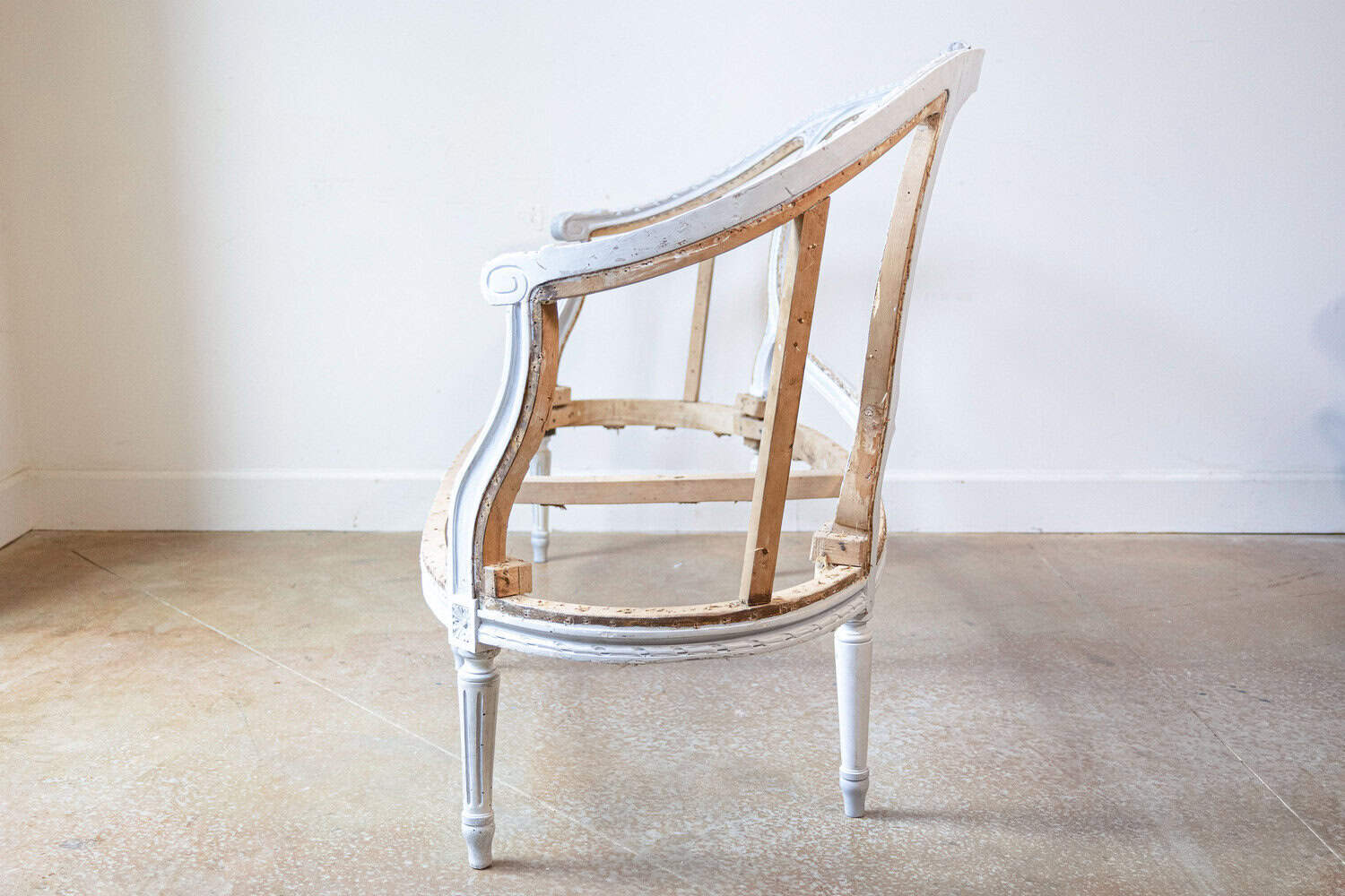 French Louis XVI Style 1900s Light Blue Canapé en Corbeille with Carved Motifs - JAA