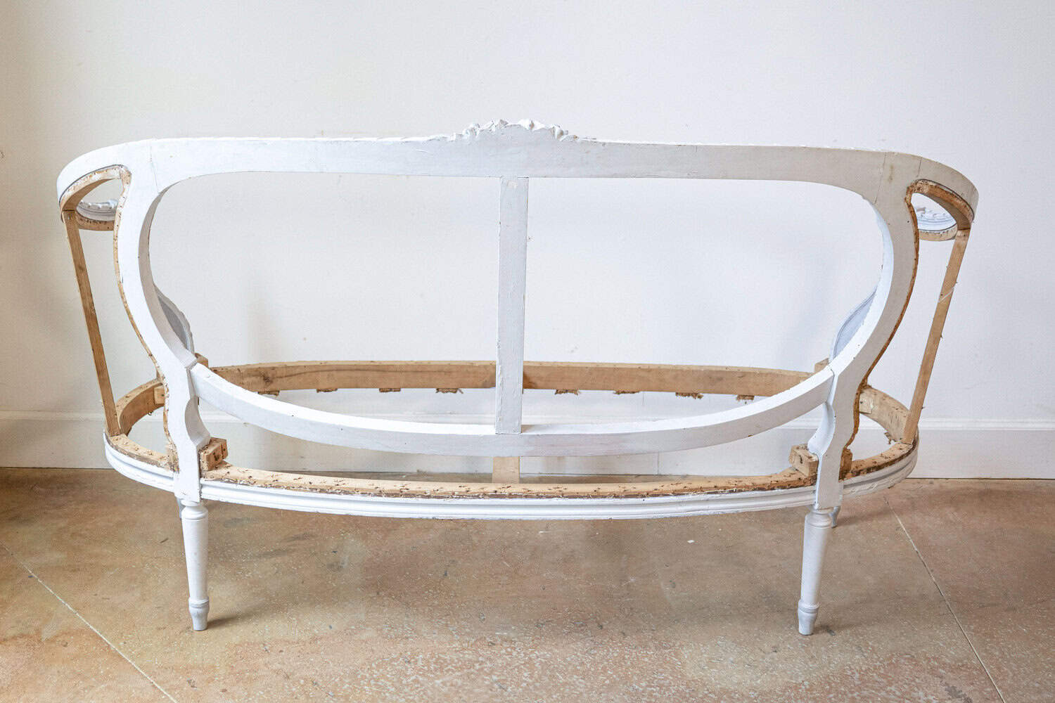 French Louis XVI Style 1900s Light Blue Canapé en Corbeille with Carved Motifs - JAA