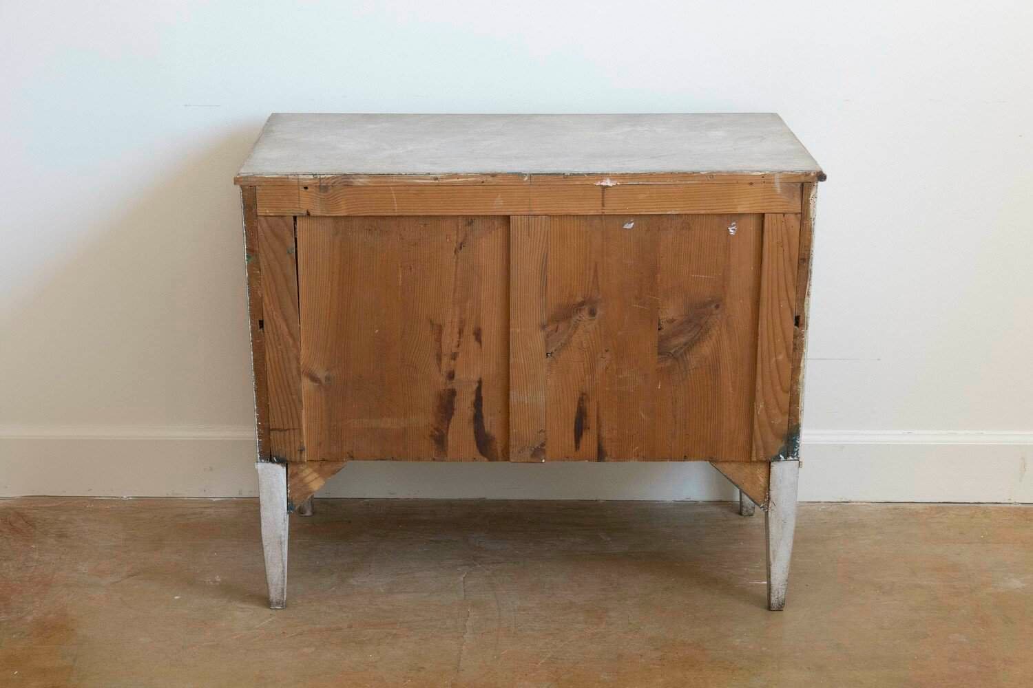 Swedish Gustavian Style 19th Century Painted Wood Chest with Reeded Accents - JAA