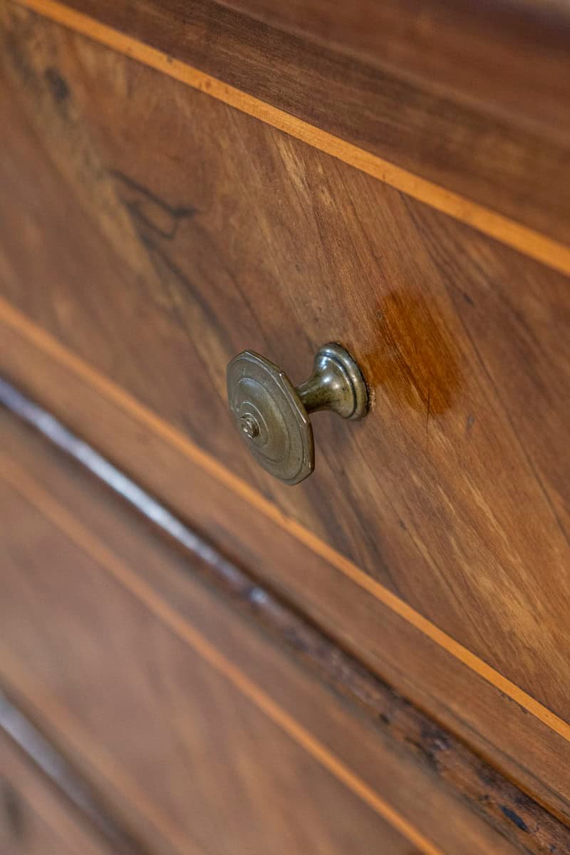 Italian 1690s Walnut and Ash Three-Drawer Commode with Inlaid Décor - JAA
