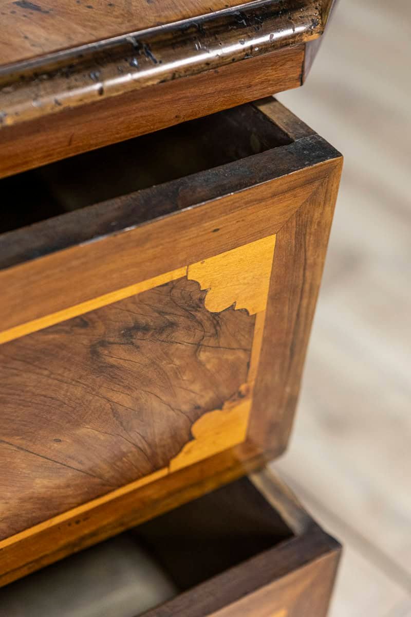 Italian 1690s Walnut and Ash Three-Drawer Commode with Inlaid Décor - JAA