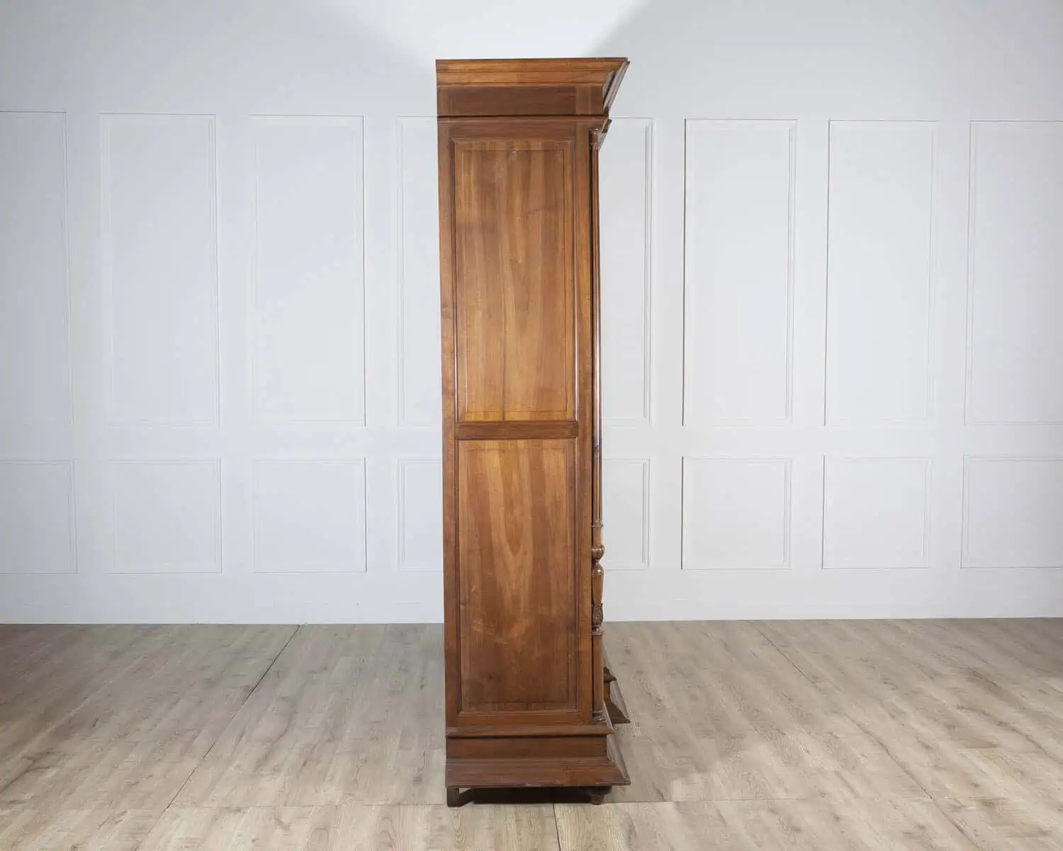 Solid walnut bookcase from the end of the 19th century - JAA