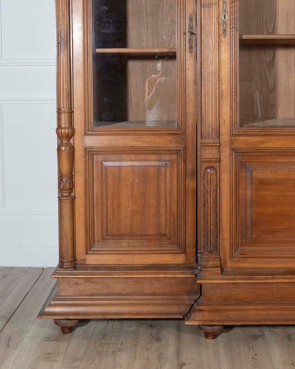 Solid walnut bookcase from the end of the 19th century - JAA