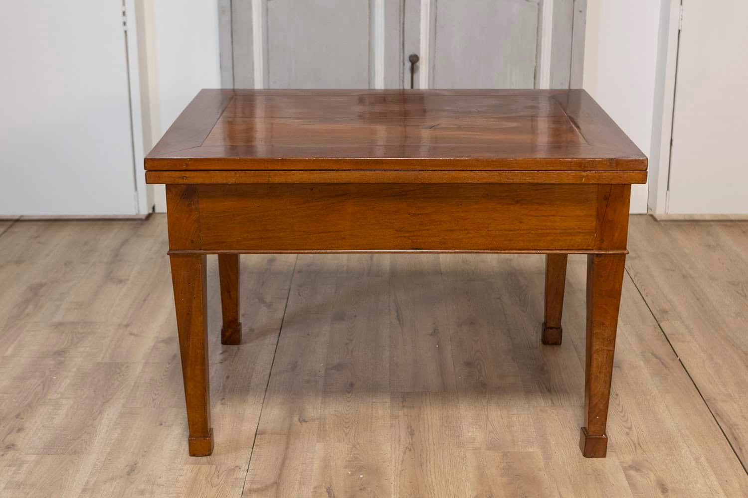 Italian Early 19th Century Walnut Folding Table with Tapered Legs - JAA