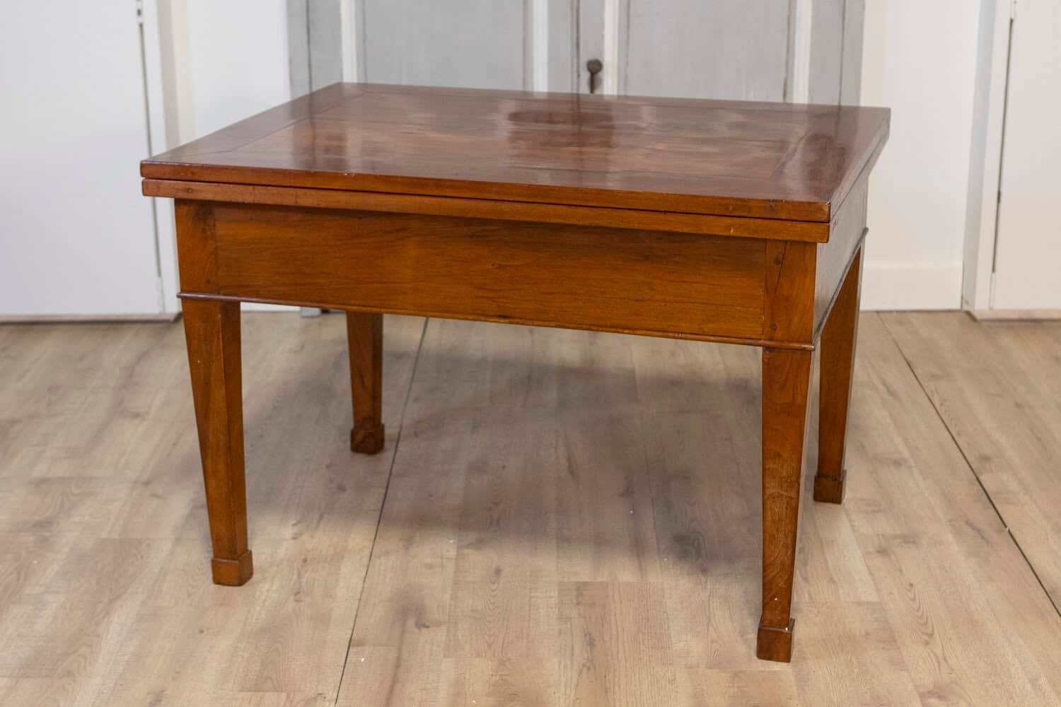 Italian Early 19th Century Walnut Folding Table with Tapered Legs - JAA
