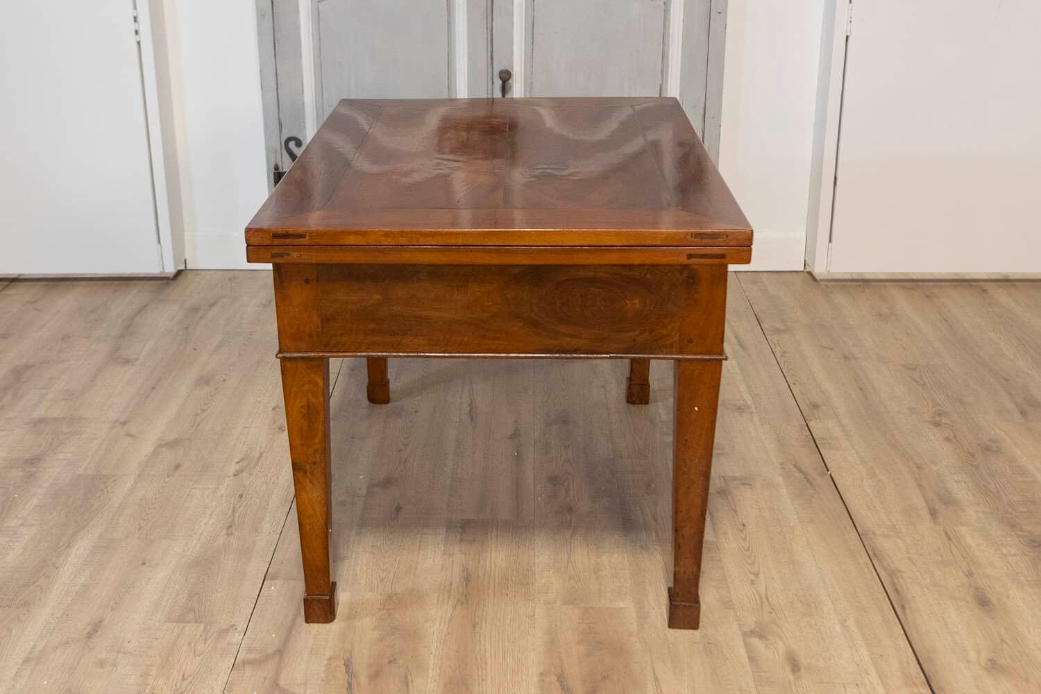 Italian Early 19th Century Walnut Folding Table with Tapered Legs - JAA