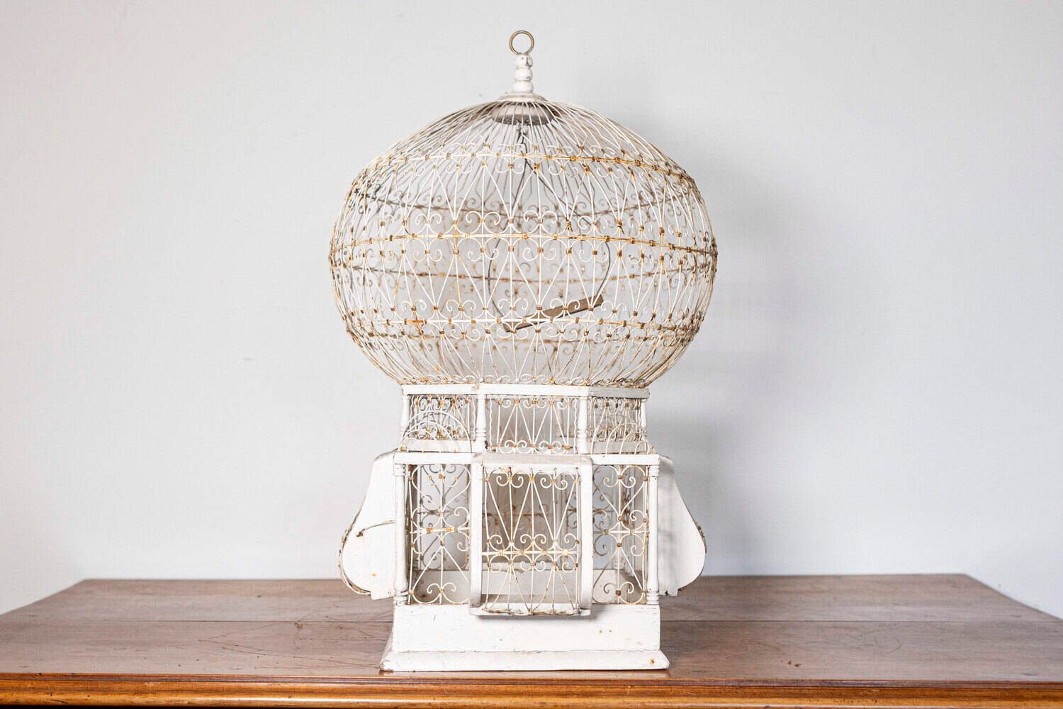 Early 20th-Century French White Wrought Iron Birdcage with Dome Top - JAA