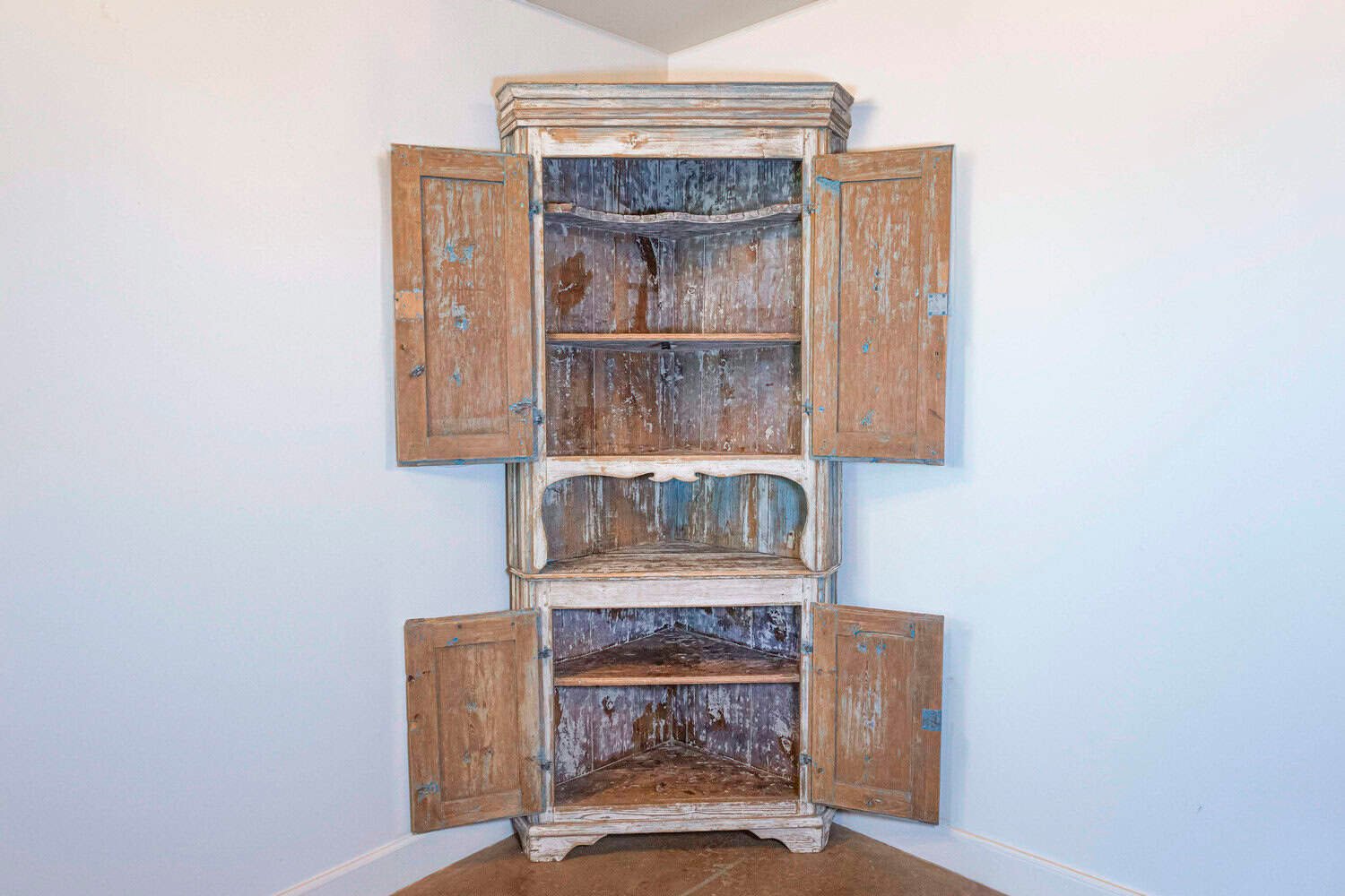 Swedish Gustavian Period 1800s Corner Cabinet with Carved Doors and Open Shelf - JAA