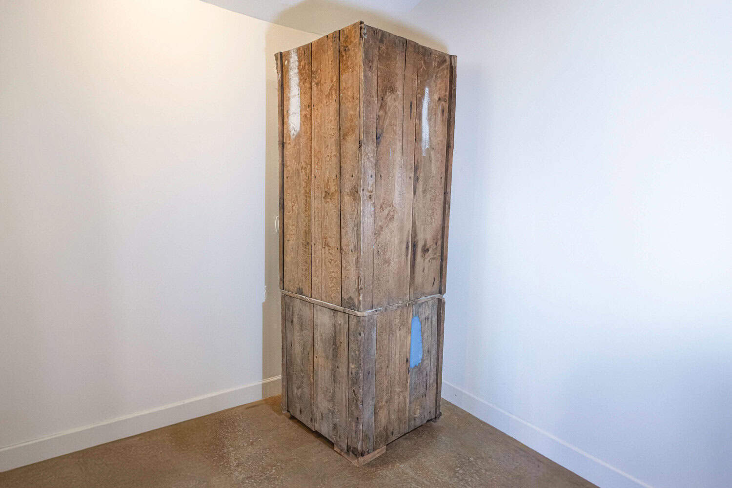 Swedish Gustavian Period 1800s Corner Cabinet with Carved Doors and Open Shelf - JAA