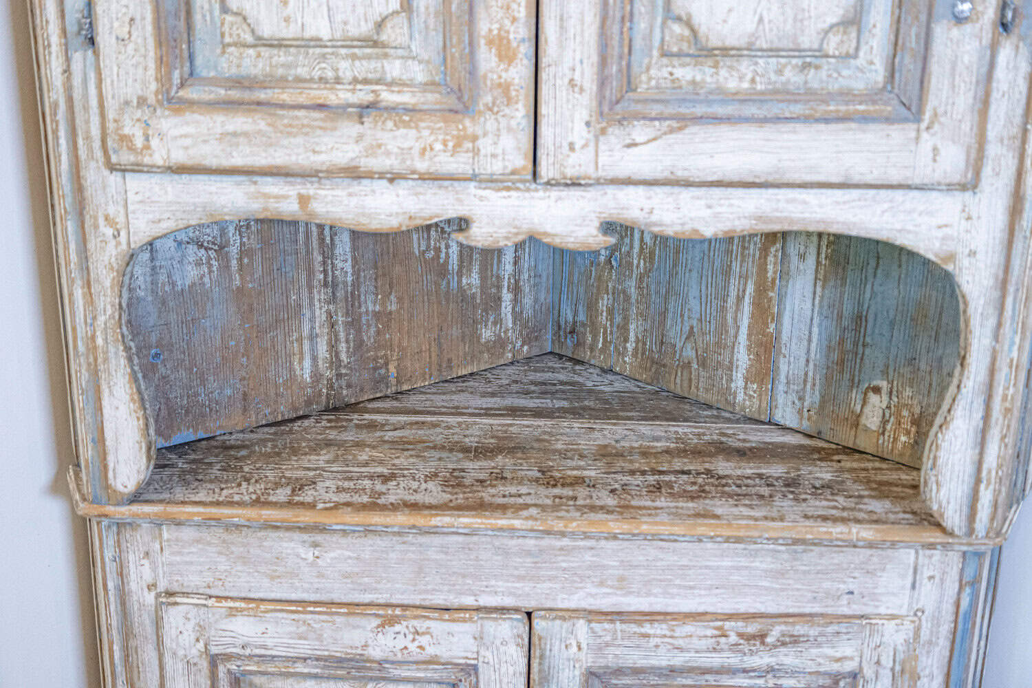 Swedish Gustavian Period 1800s Corner Cabinet with Carved Doors and Open Shelf - JAA