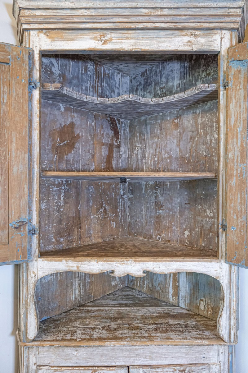 Swedish Gustavian Period 1800s Corner Cabinet with Carved Doors and Open Shelf - JAA
