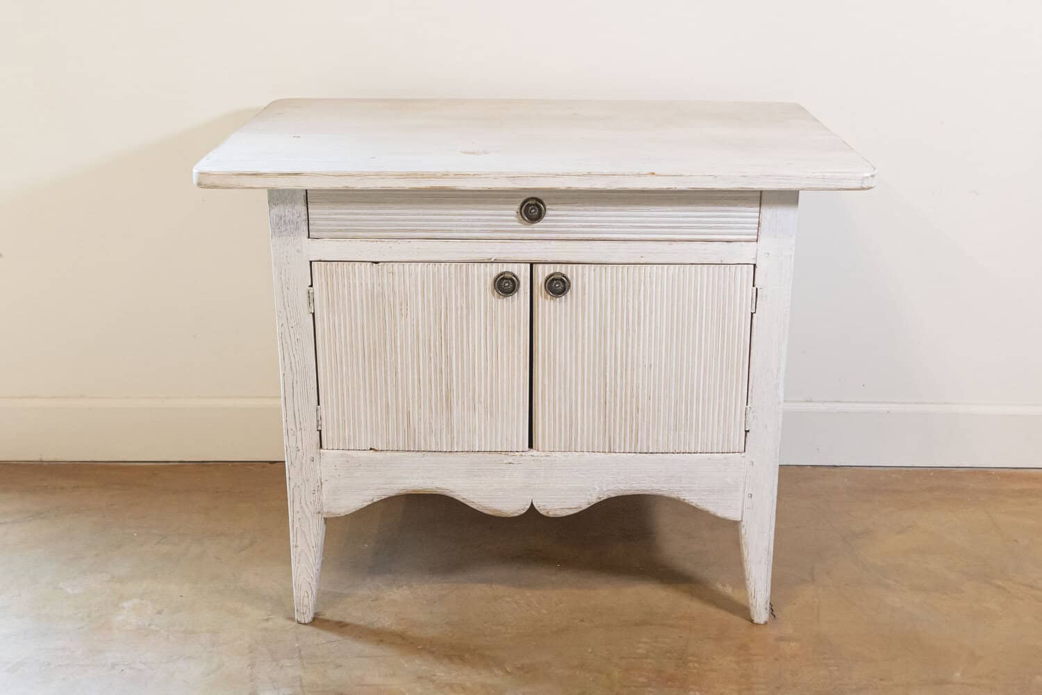 Swedish Gustavian Style 19th Century Painted Sideboard with Reeded Motifs - JAA