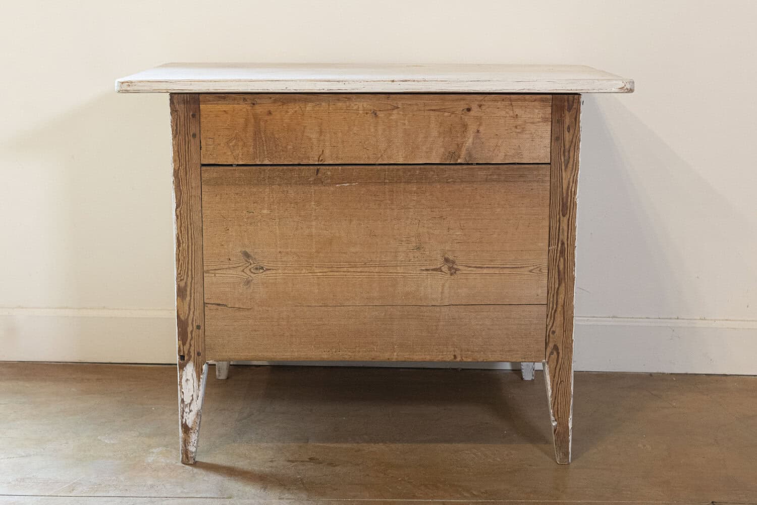 Swedish Gustavian Style 19th Century Painted Sideboard with Reeded Motifs - JAA