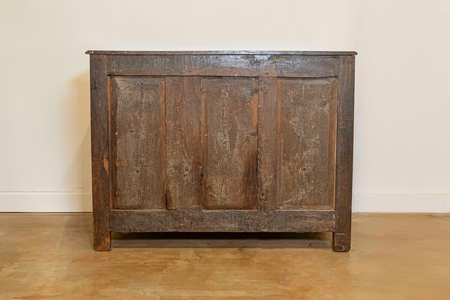 French Louis XV Period 1730s Walnut Three-Drawer Commode from Lyon with Foliage - JAA