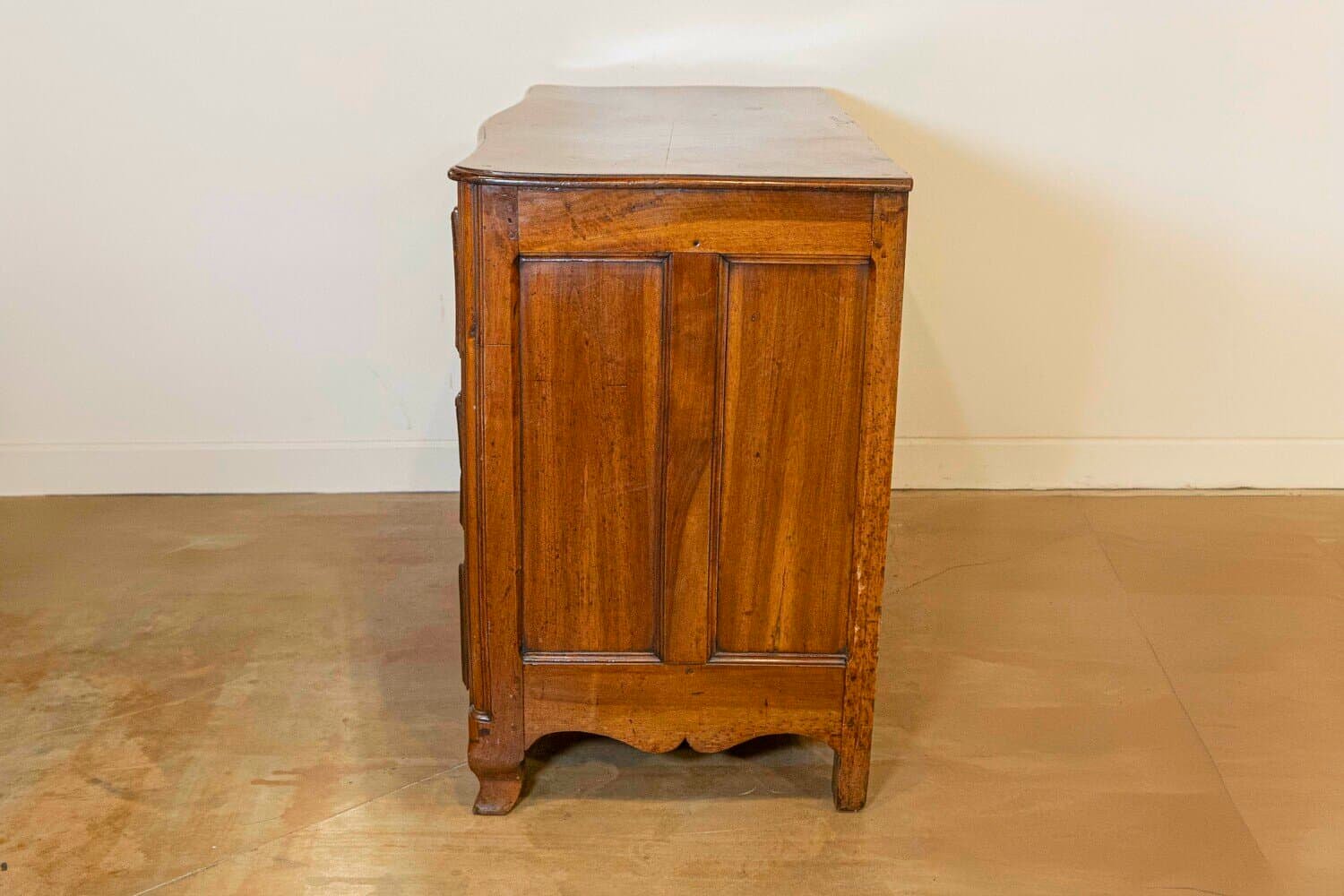 French Louis XV Period 1730s Walnut Three-Drawer Commode from Lyon with Foliage - JAA
