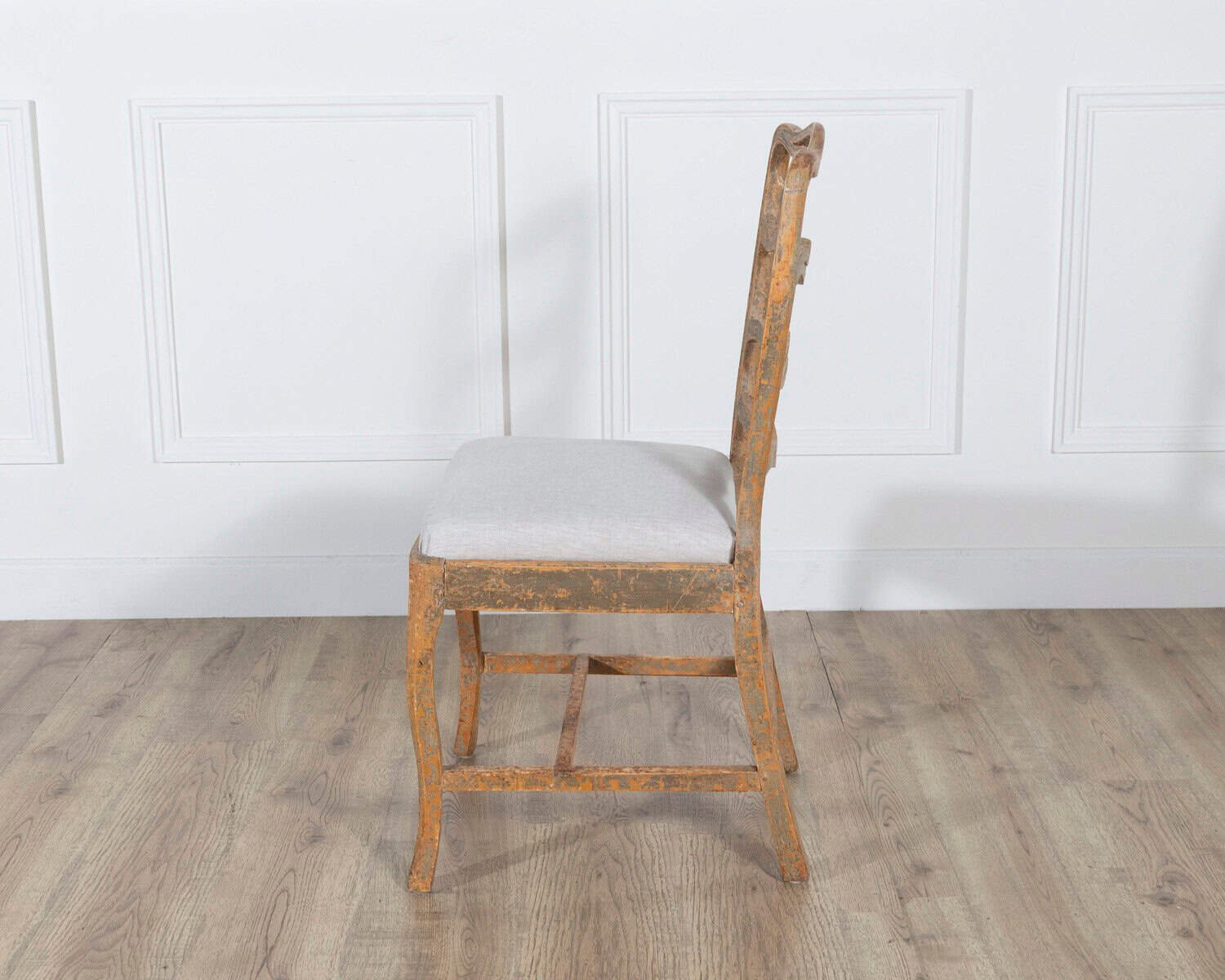 A pair of slender Gustavian chairs with smiling details, scraped to original paint and newly covered in linen. Circa 1780 - JAA