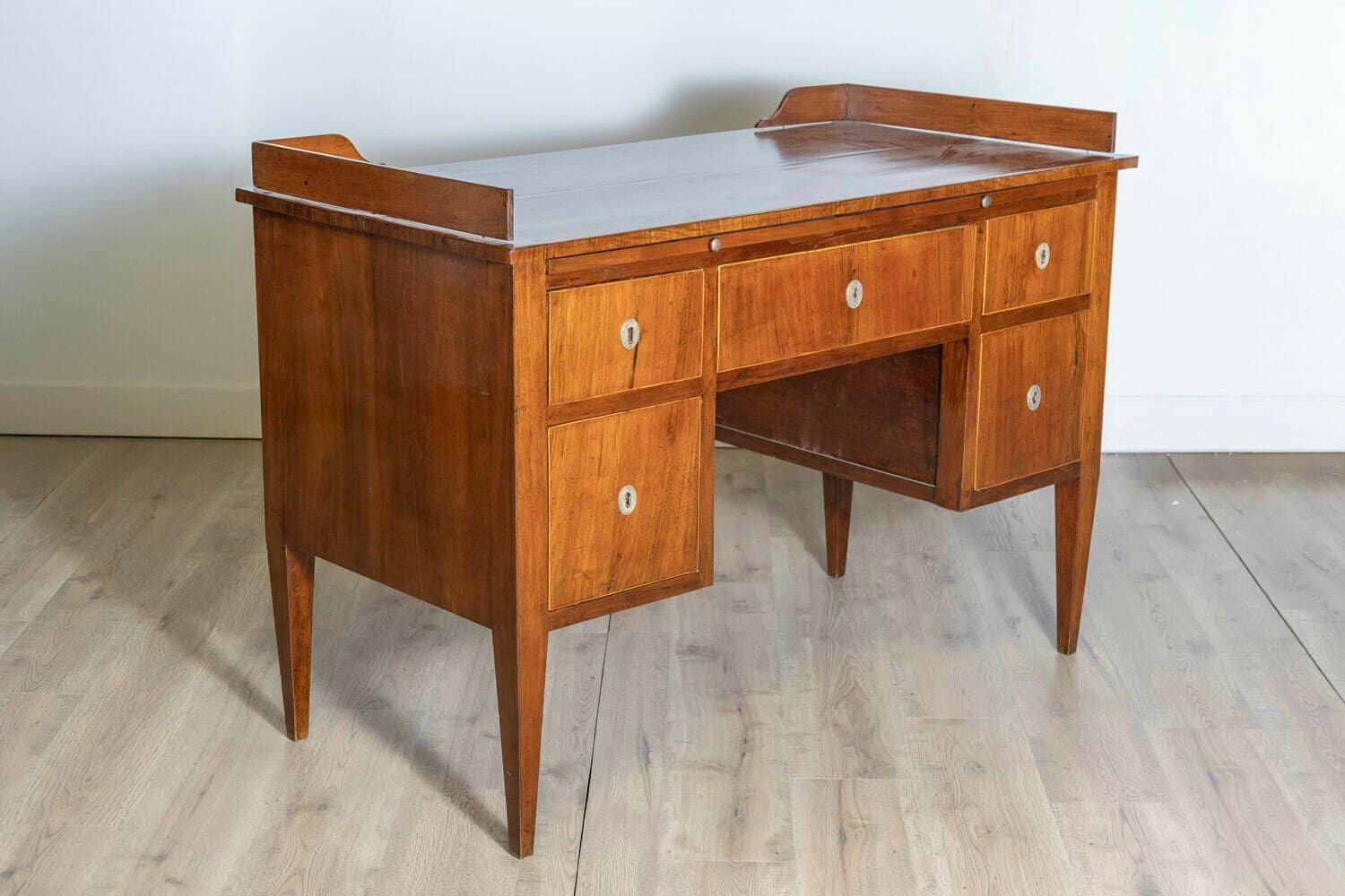 Italian 1820s Walnut and Mahogany Desk with Five Drawers, Pull-out and Banding - JAA