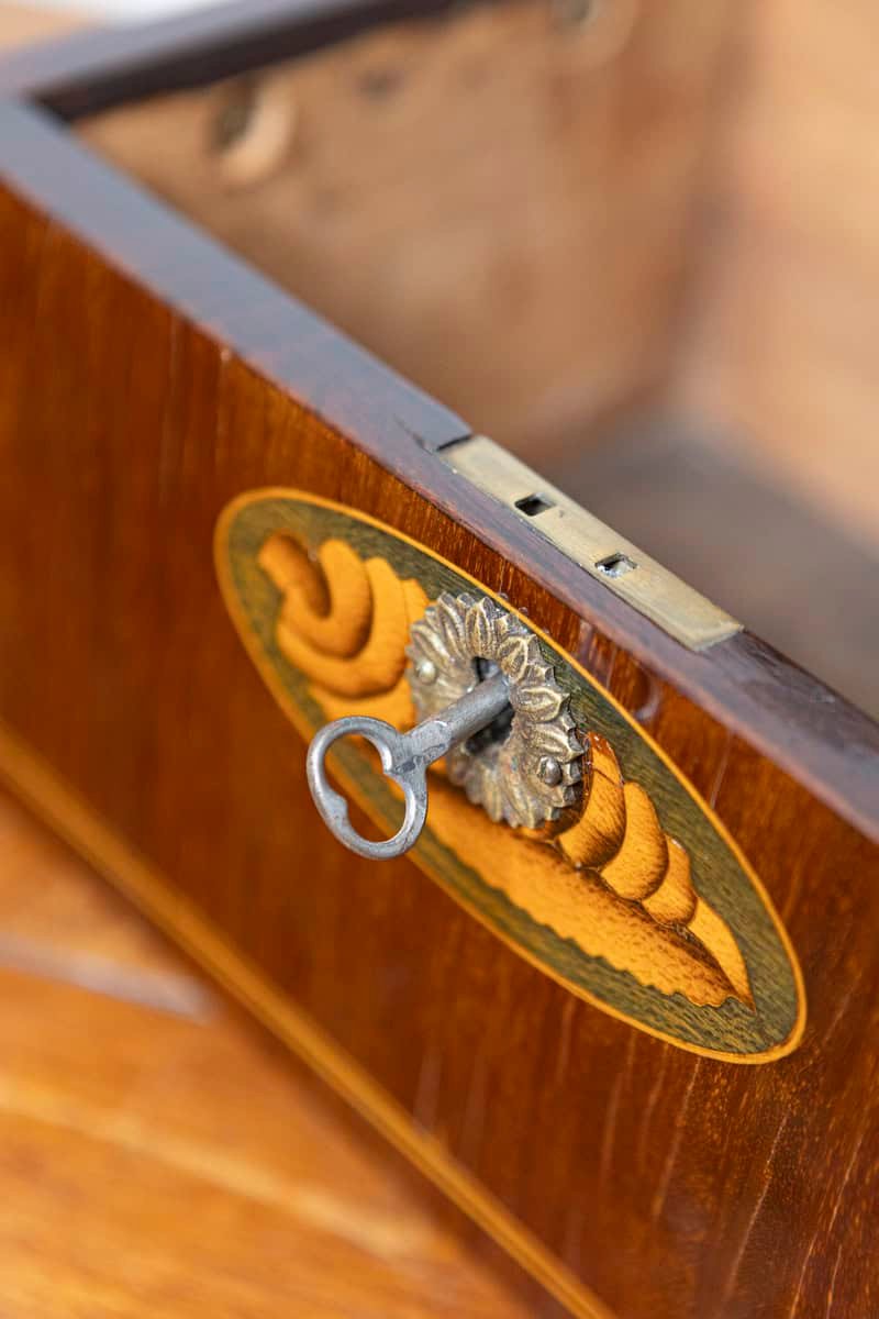 Danish 1840s Mahogany Box with Ash Shell Marquetry, Banding and Lateral Handles - JAA