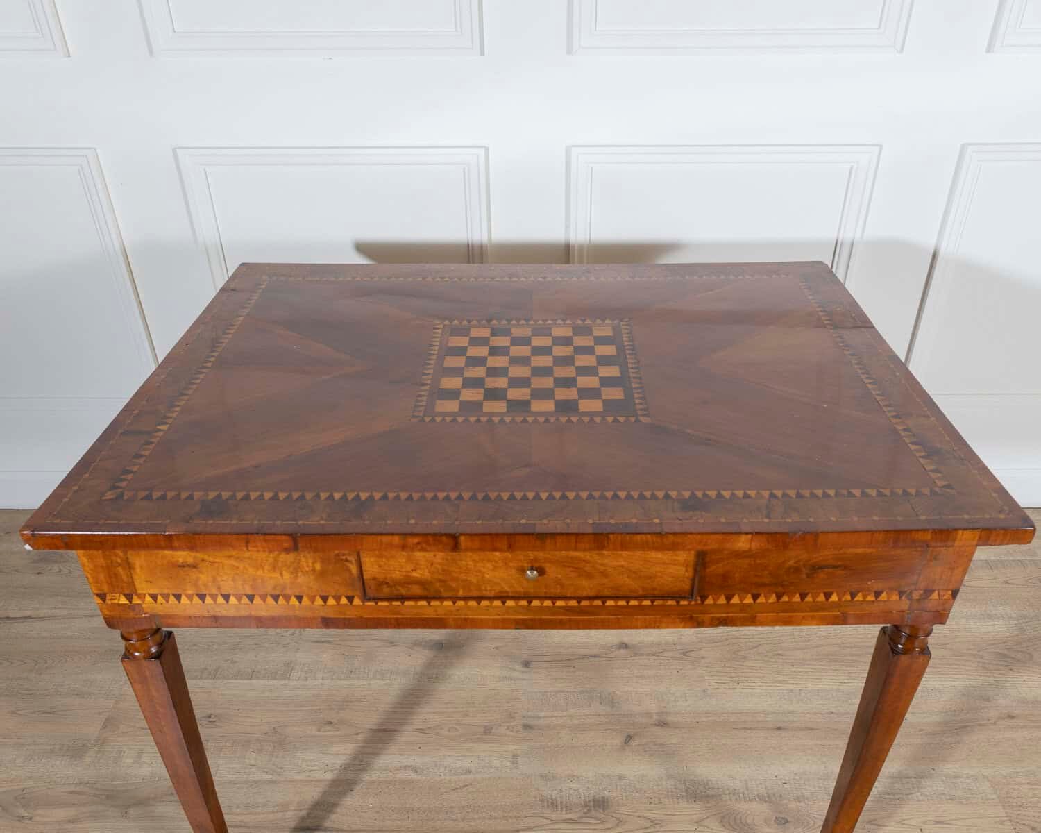 Louis XVI Writing Desk in Walnut, Cherrywood, and Marquetry, Italy, 18th Century - JAA