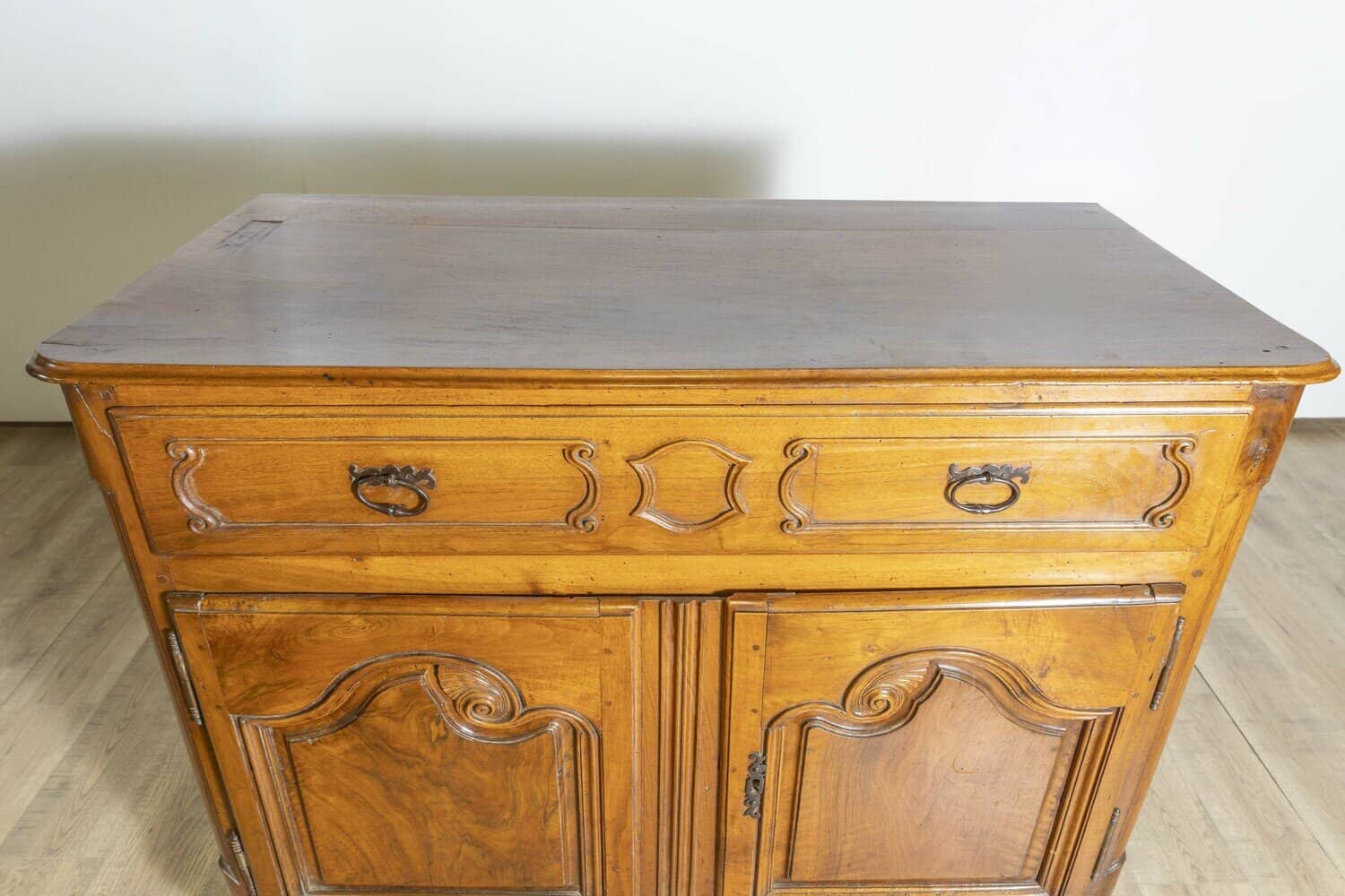 French 1750s Louis XV Walnut Provençal Buffet with Single Drawer and Two Doors - JAA