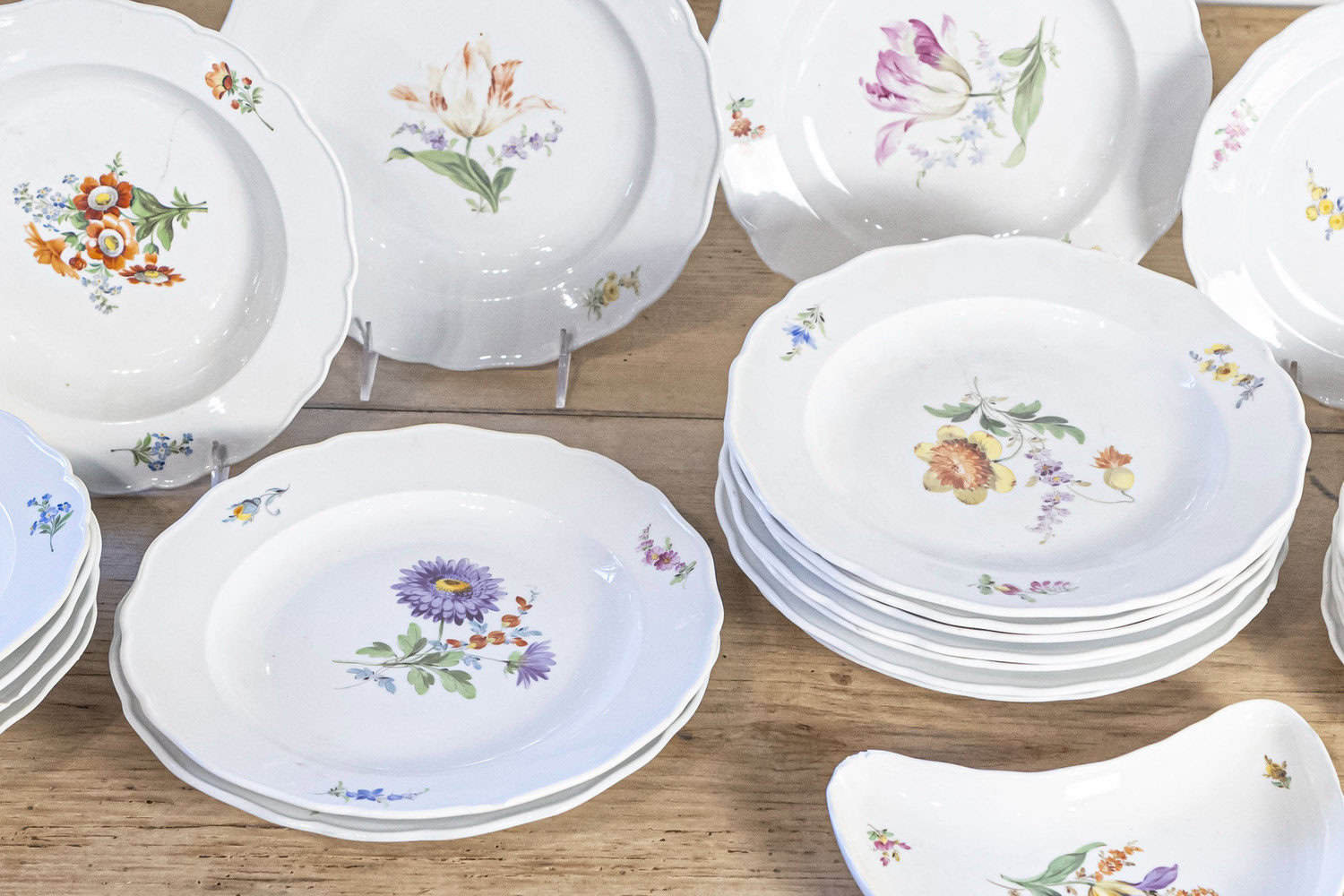 Set of 24 Pieces German Meissen Porcelain Dinner Service with Floral Decor - JAA
