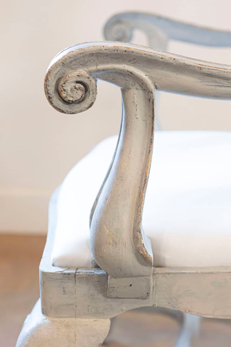 Italian 1810s Rococo Style Painted Wood Armchair with Parcel-Gilt Accents - JAA