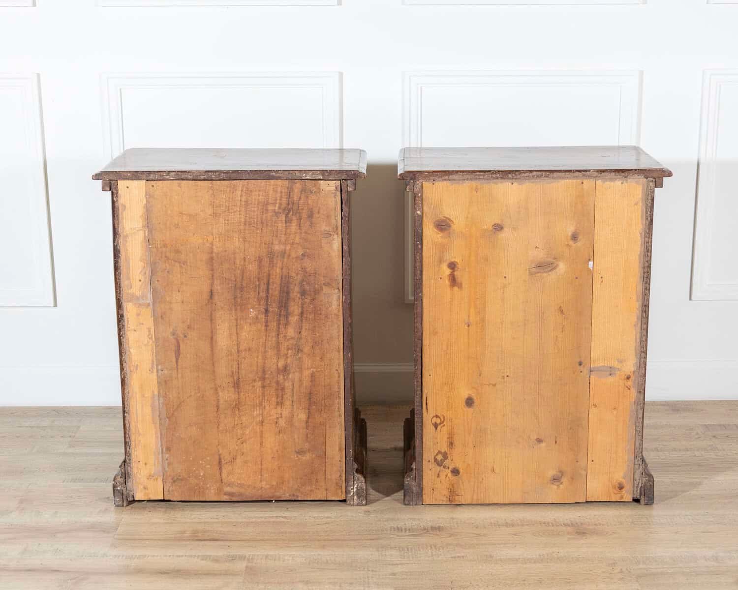 Rare Pair of Small Walnut Commodes, Central Italy, c.1700 - JAA