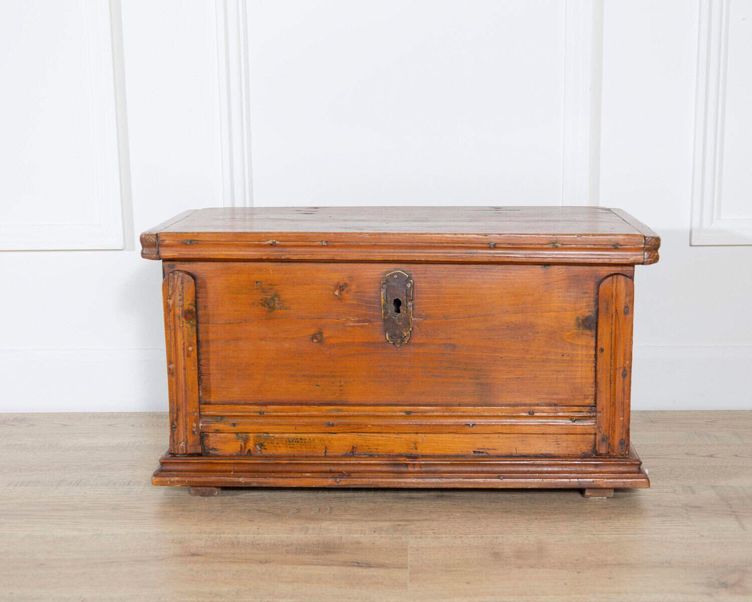 18th-Century Tuscan Fir Travel Box - JAA