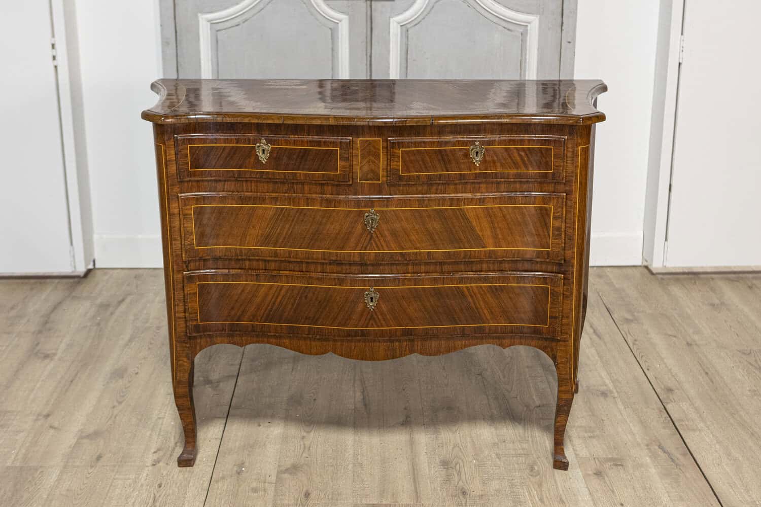 Tuscan 1890s Walnut and Mahogany Four-Drawer Commode with Banding Inlay - JAA