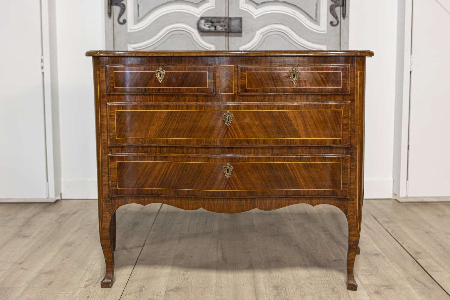 Tuscan 1890s Walnut and Mahogany Four-Drawer Commode with Banding Inlay - JAA