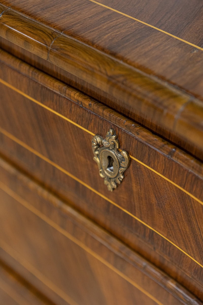 Tuscan 1890s Walnut and Mahogany Four-Drawer Commode with Banding Inlay - JAA