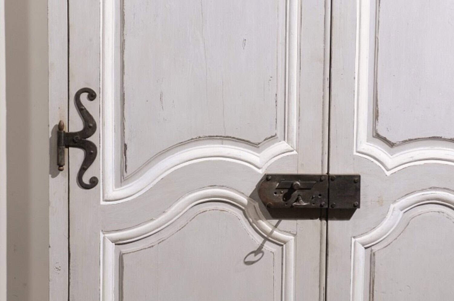 Pair of French Louis XV 1760s Painted Wood Communication Doors from Montpellier - JAA