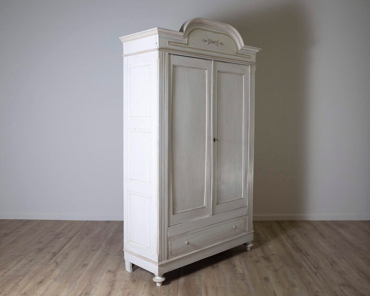 Painted Italian Wardrobe with Arched Tympanum, 19th Century - JAA