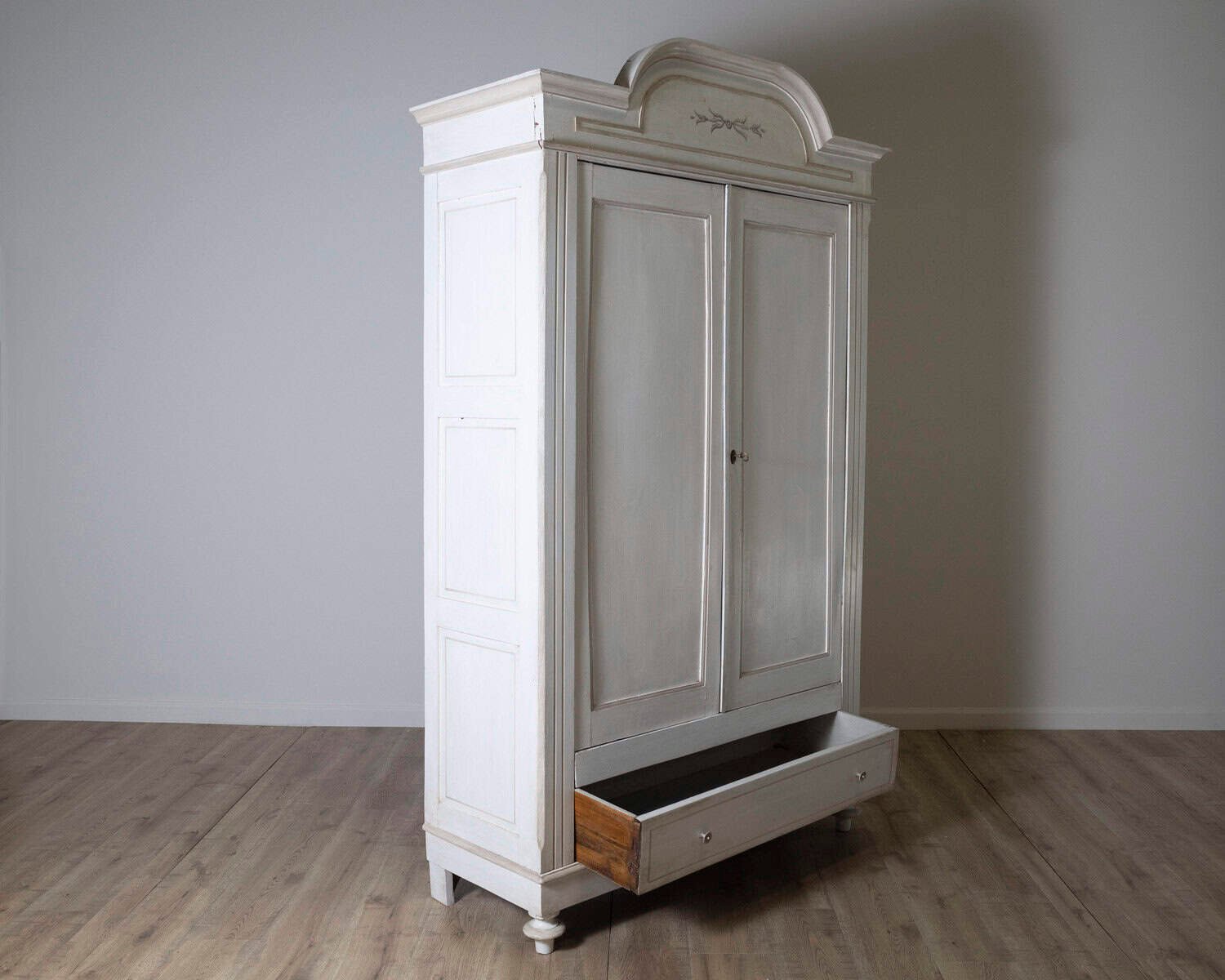 Painted Italian Wardrobe with Arched Tympanum, 19th Century - JAA