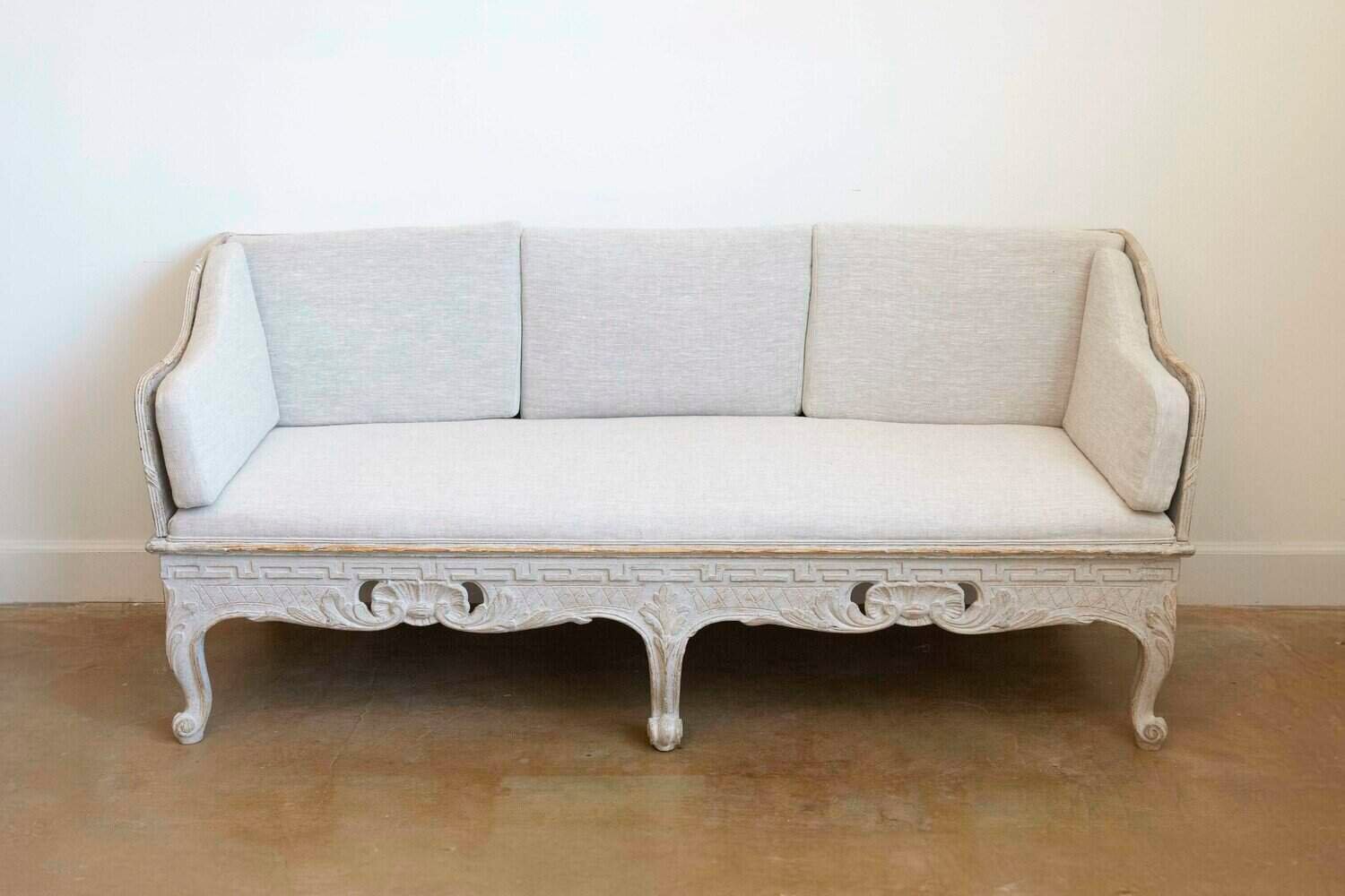 Swedish 1780s Rococo Painted Trågsoffa with Carved Apron and Upholstery - JAA