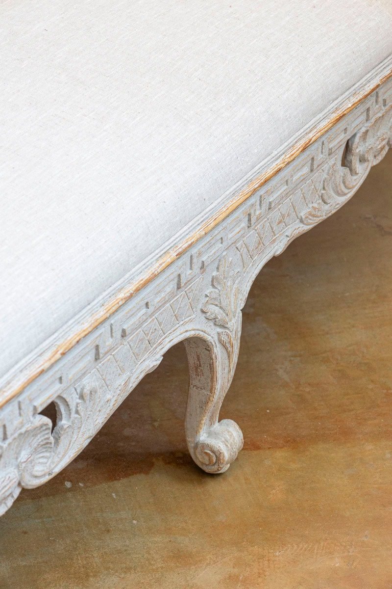 Swedish 1780s Rococo Painted Trågsoffa with Carved Apron and Upholstery - JAA