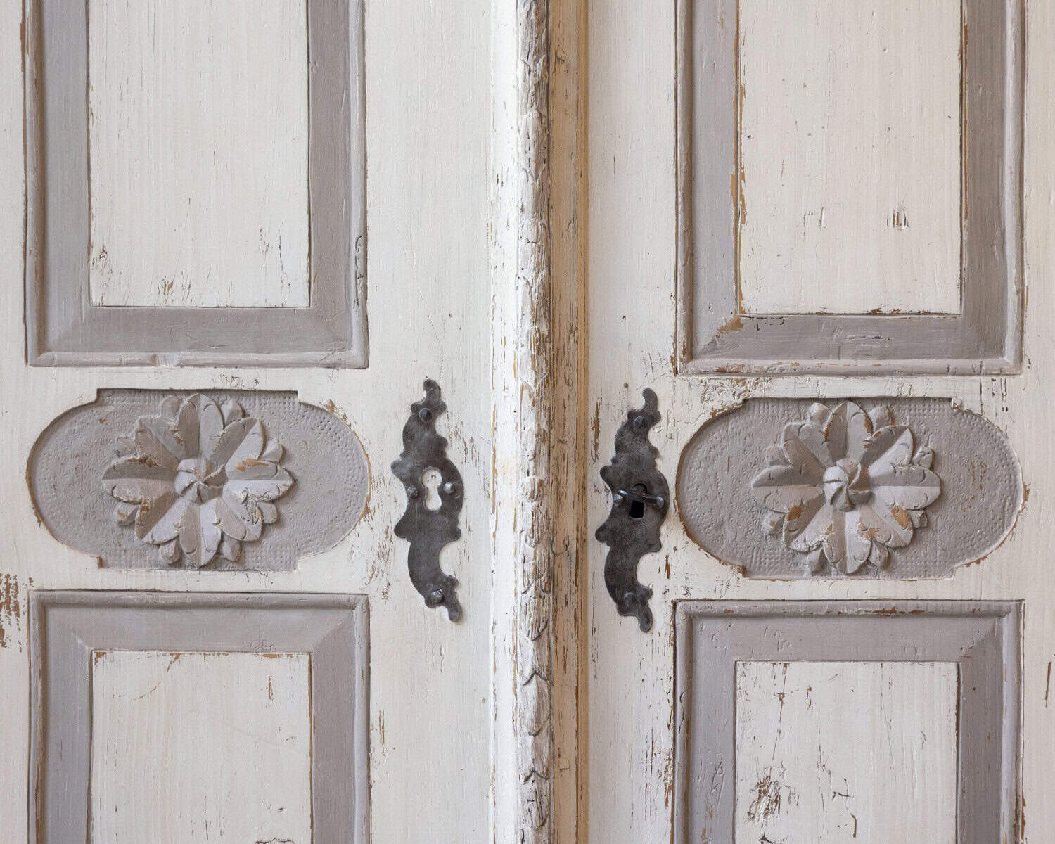 19th-Century Alpine Painted Cupboard in White and Gray - JAA