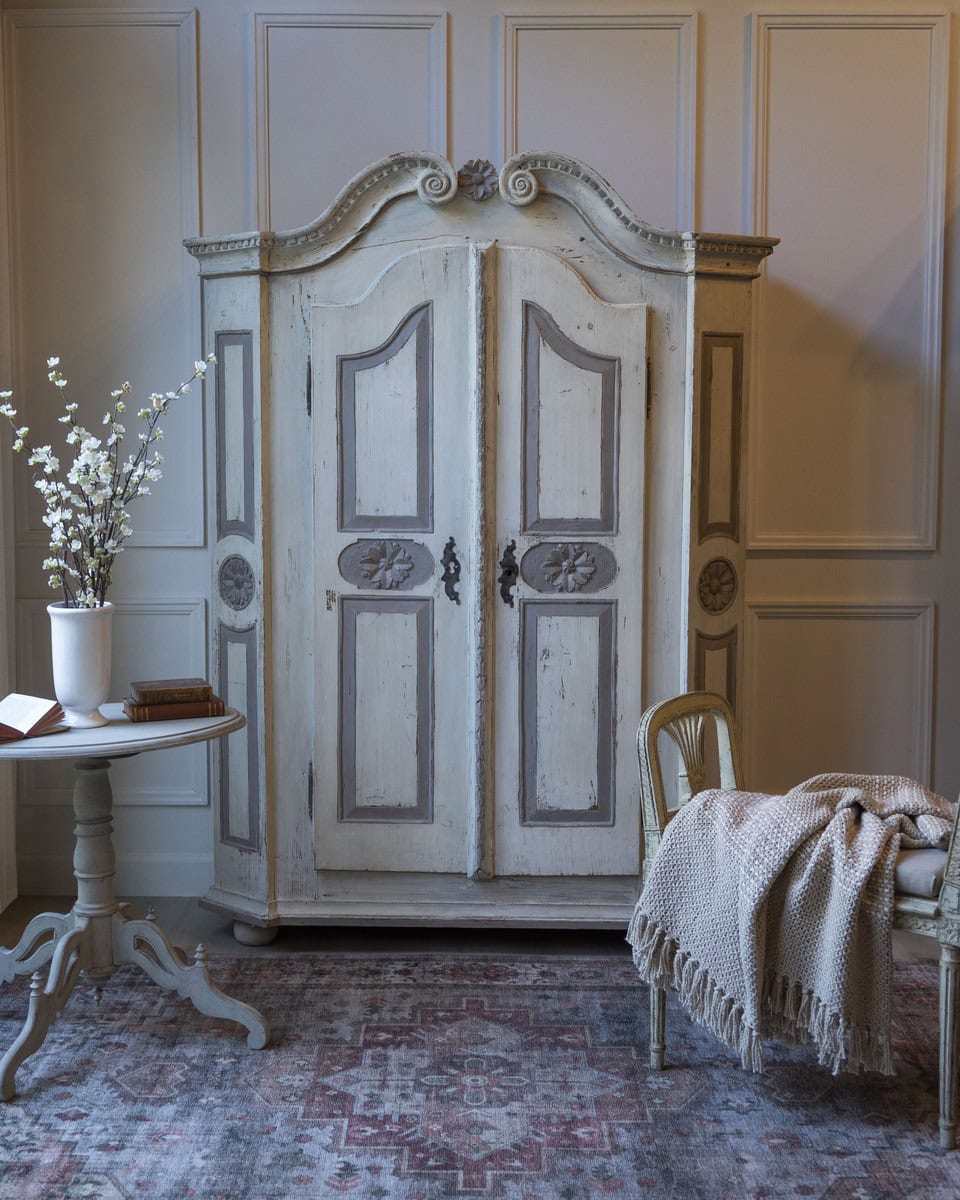 19th-Century Alpine Painted Cupboard in White and Gray - JAA