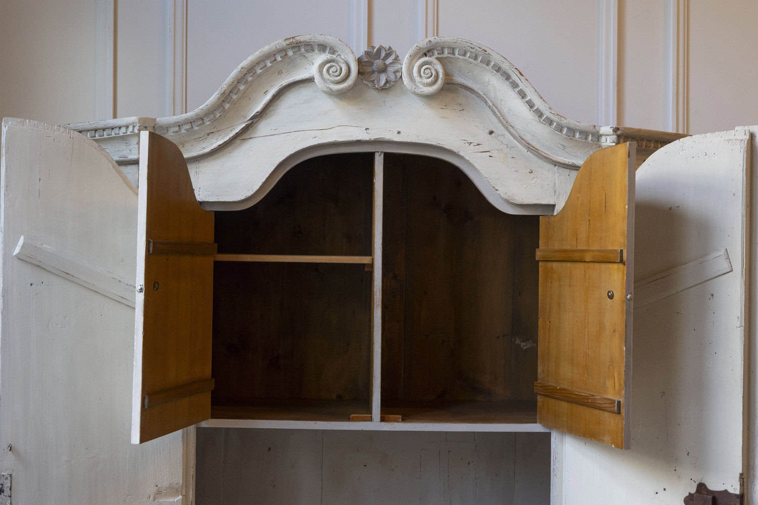 19th-Century Alpine Painted Cupboard in White and Gray - JAA