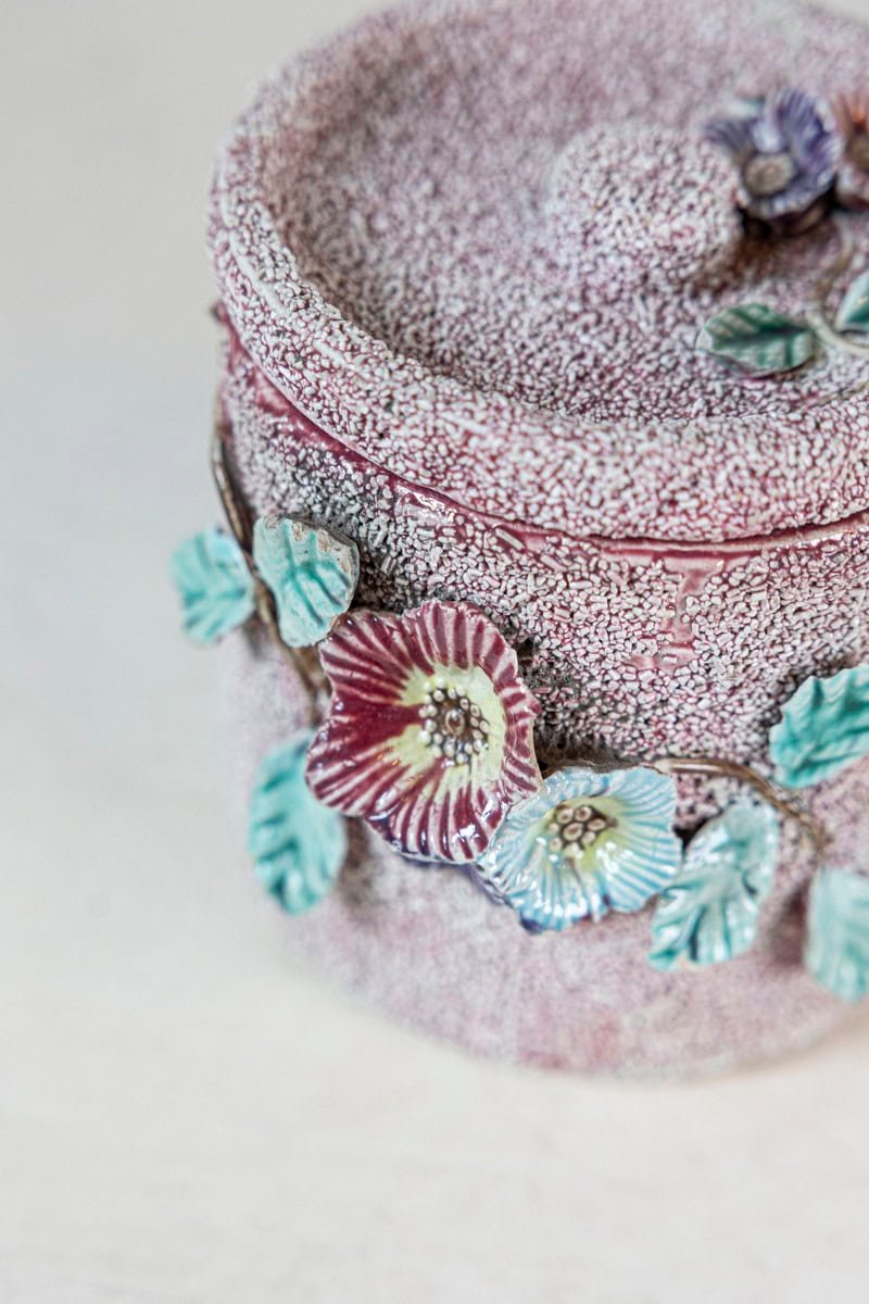 English 20th Century Pottery Box with Floral Motifs, Textured Ground and Lid - JAA