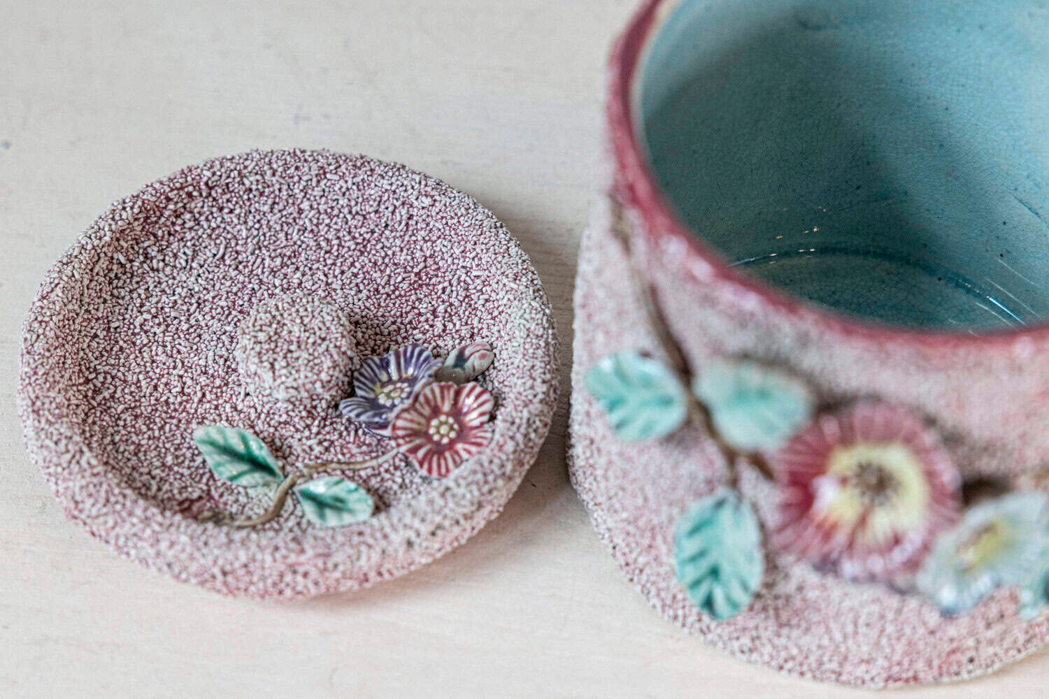English 20th Century Pottery Box with Floral Motifs, Textured Ground and Lid - JAA
