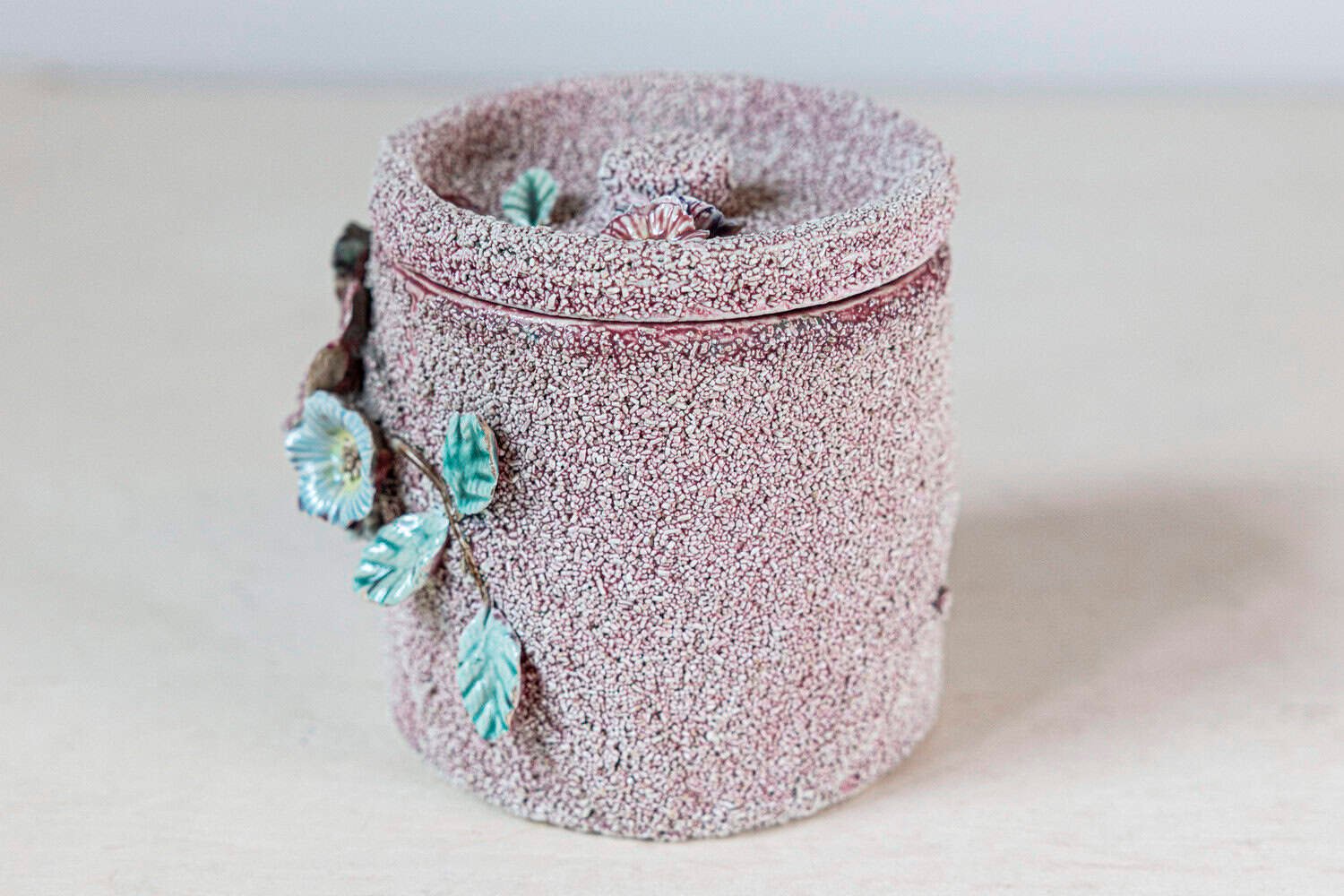 English 20th Century Pottery Box with Floral Motifs, Textured Ground and Lid - JAA