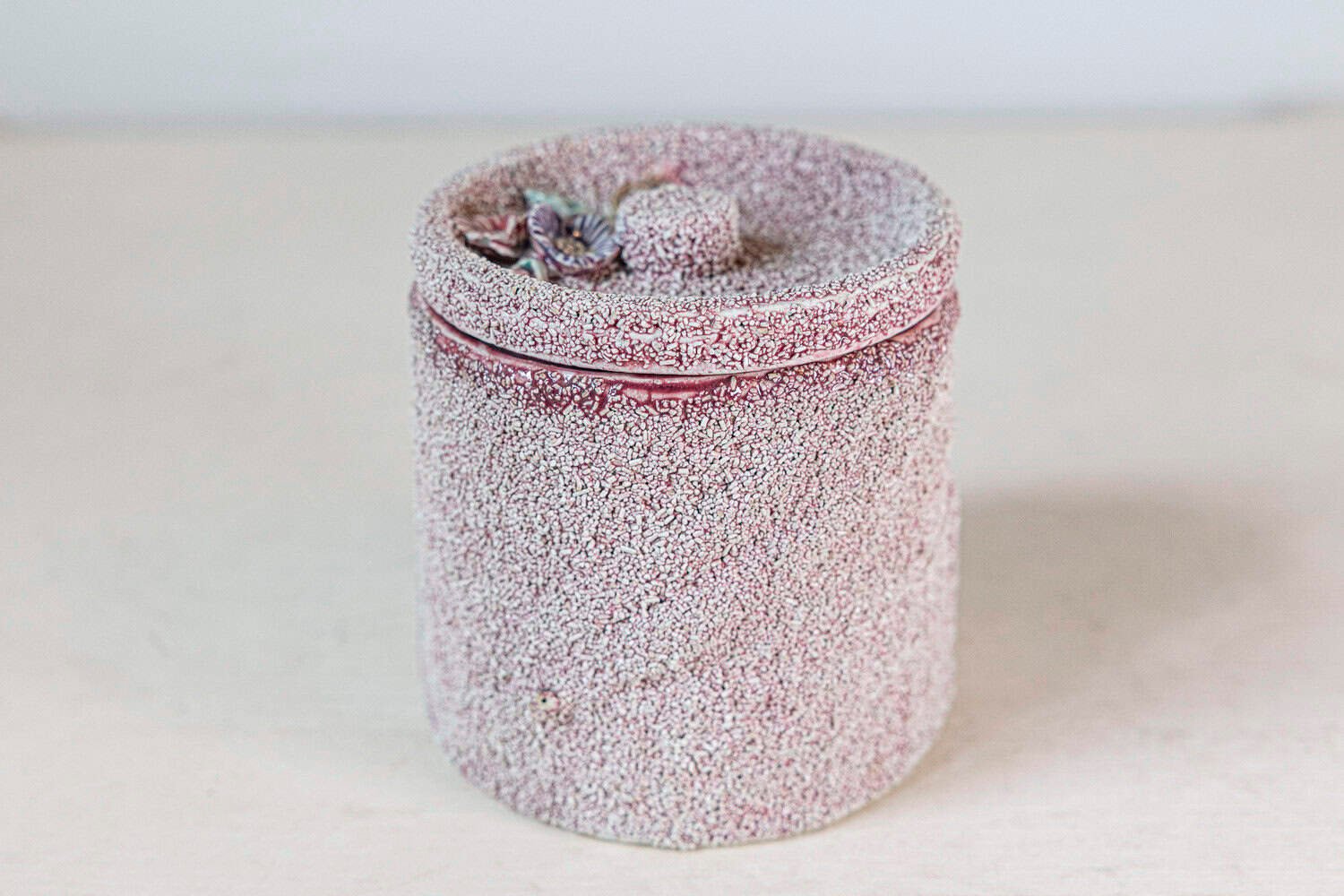 English 20th Century Pottery Box with Floral Motifs, Textured Ground and Lid - JAA