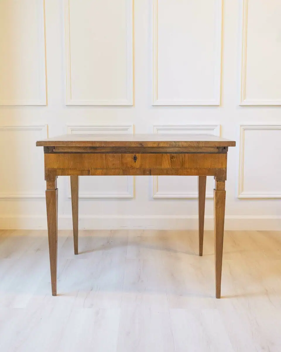 Small Walnut Veneered Desk Inlaid With Different Woods, Tuscany, Late 18th Century - JAA
