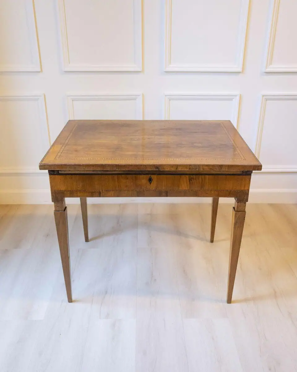 Small Walnut Veneered Desk Inlaid With Different Woods, Tuscany, Late 18th Century - JAA