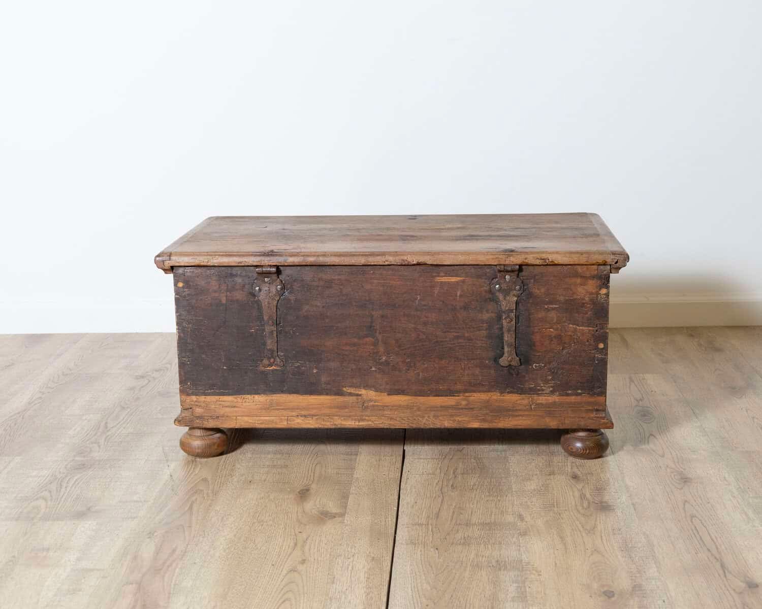 Small Tyrolean Painted Chest with Star Motif Front Panel, 19th Century - JAA