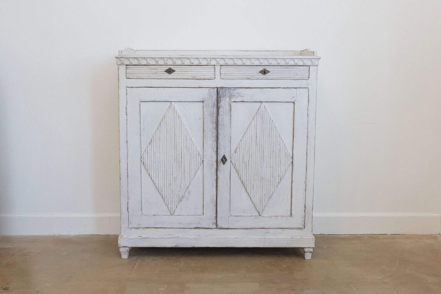 Swedish 1810s Gustavian Period Painted Sideboard with Carved Diamond Motifs - JAA